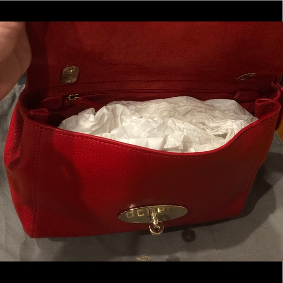 Bright Red Glossy Goat Small Lily - Picture 7 of 9